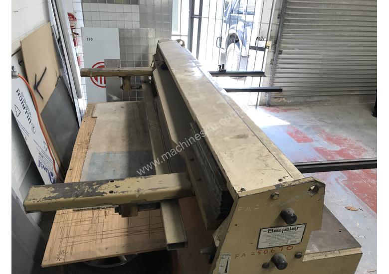 caption Beyeler guillotine