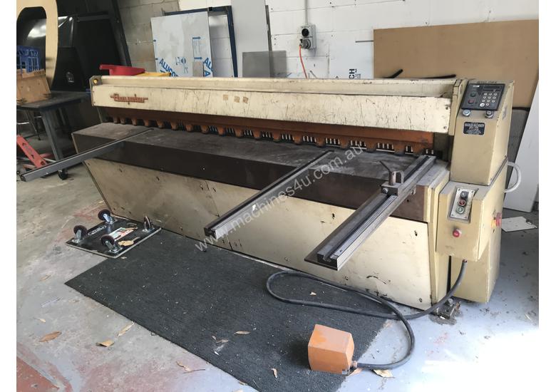 caption Beyeler guillotine