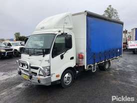 2014 Hino 300 series - picture1' - Click to enlarge