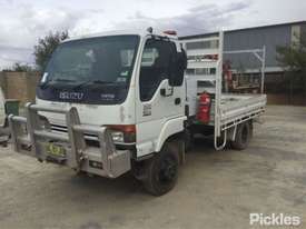 2002 Isuzu NPS300 - picture2' - Click to enlarge