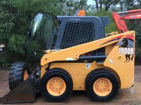 2014 MUSTANG 1900R SKID STEER LOADER A/C 2000 HOURS HIGH FLOW POWER TACH RIDE CONTROL PILOT CONTROLS - picture0' - Click to enlarge