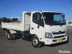 2014 Hino 300 717 - picture0' - Click to enlarge
