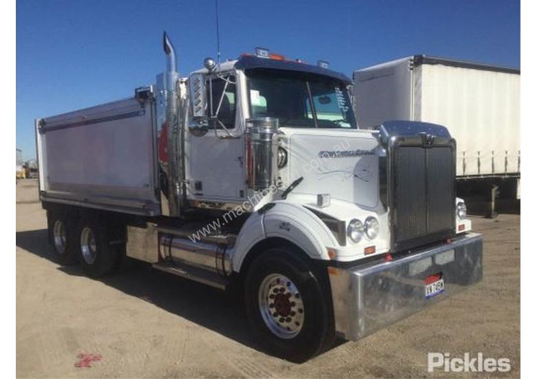 caption 2015 Western Star Constellation 4800 FX