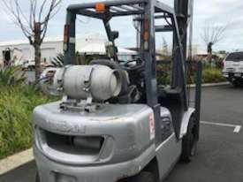 Nissan 3T LPG 5000CV Mast - picture2' - Click to enlarge
