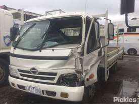 2003 Hino Dutro 300 Series 616 - picture2' - Click to enlarge