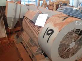 560 kw 750 hp 4 pole 1482 rpm 6600 volt Foot Mount Siemens AC Electric Motor - picture0' - Click to enlarge