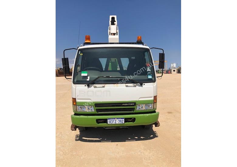 caption 2005 MITSUBISHI FK 600 Travel Tower Truck