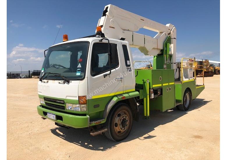 caption 2005 MITSUBISHI FK 600 Travel Tower Truck