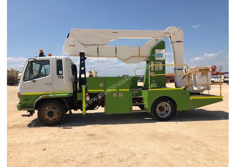 caption 2005 MITSUBISHI FK 600 Travel Tower Truck