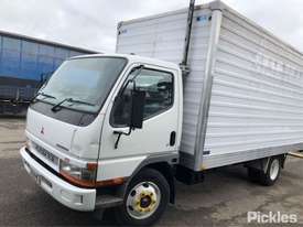 2004 Mitsubishi 500/600 Canter - picture1' - Click to enlarge