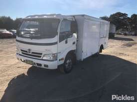 2010 Hino 300 616 - picture2' - Click to enlarge