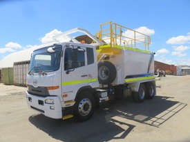 UD PW24280 Water truck Truck - picture0' - Click to enlarge