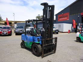 Mitsubishi FG35AT 3.5 Tonne LPG Forklift - picture0' - Click to enlarge