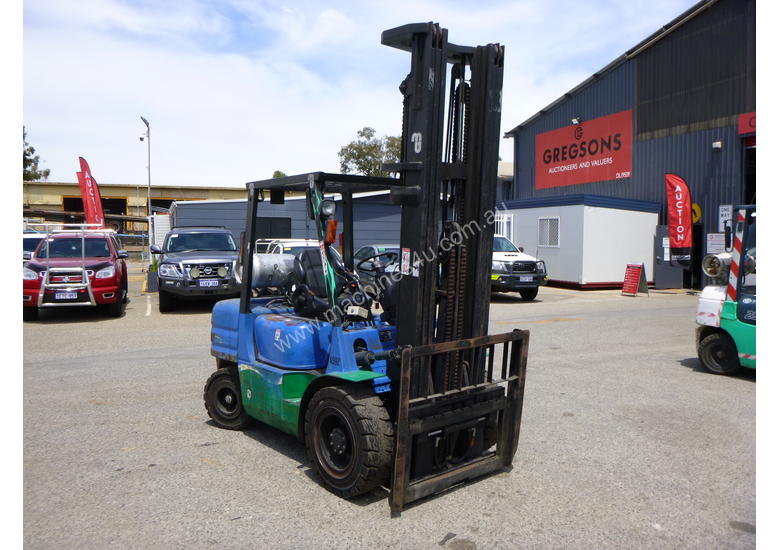 caption Mitsubishi FG35AT 3.5 Tonne LPG Forklift