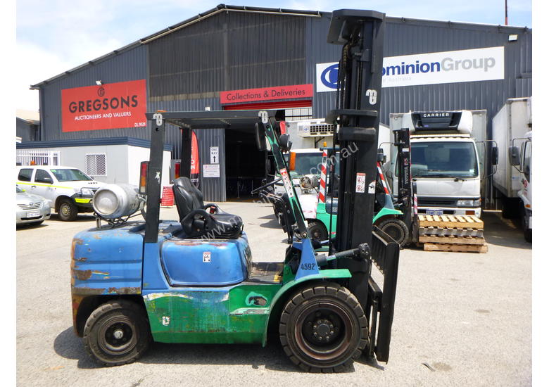 caption Mitsubishi FG35AT 3.5 Tonne LPG Forklift