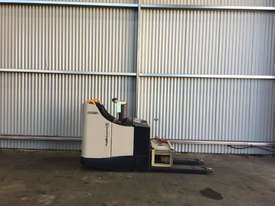 Crown WT3000 Pallet Truck Forklift - picture1' - Click to enlarge