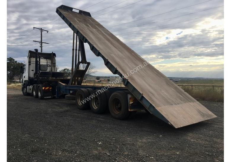 caption HOWARD PORTER step deck tipper trailer