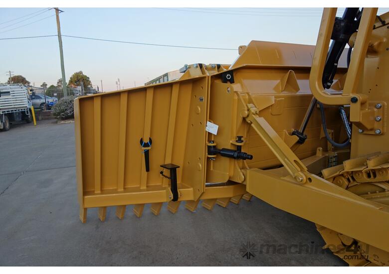 caption CAT D6 ULTIMATE ATTACHMENT FITOUT