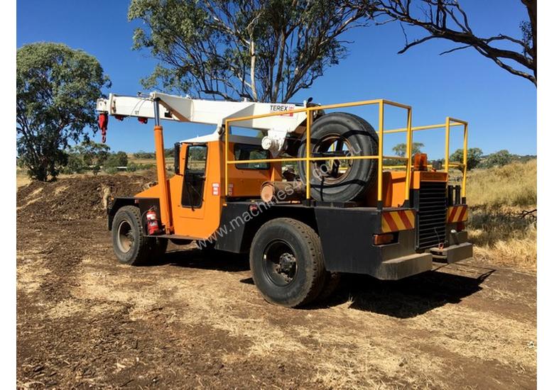 caption TEREX AT12 franna crane