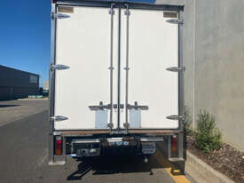 Fuso Canter 515 Wide Pantech Truck - picture2' - Click to enlarge