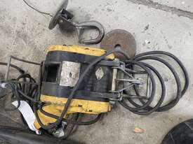 240V Electric winch 300kg capacity - picture0' - Click to enlarge