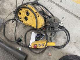 240V Electric winch 300kg capacity - picture0' - Click to enlarge