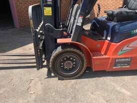 2.5 Tonne Container Mast Forklift For Sale - picture1' - Click to enlarge