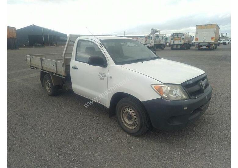 caption Toyota Hilux 150