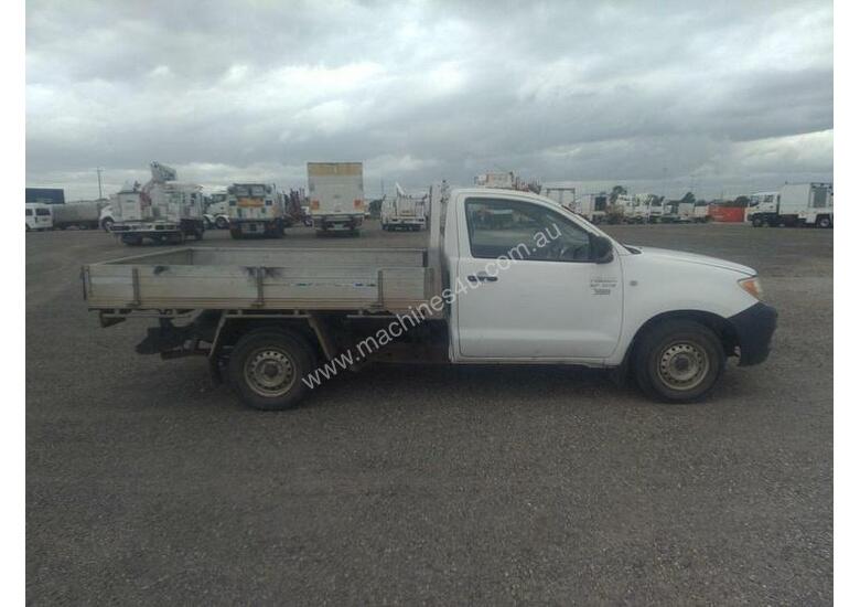 caption Toyota Hilux 150