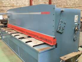 Durma 4 meter  X 6 mm hydraulic guillotine - picture0' - Click to enlarge