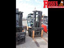 2000 Toyota 02-7FGJ35 Forklift - picture0' - Click to enlarge