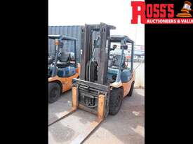 2000 Toyota 02-7FGJ35 Forklift - picture1' - Click to enlarge