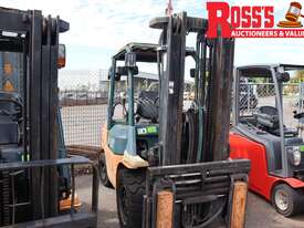 2000 Toyota 02-7FGJ35 Forklift - picture18' - Click to enlarge