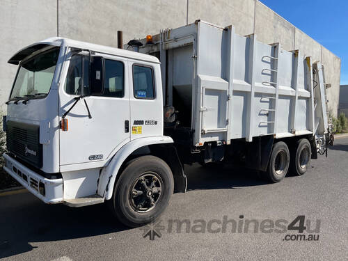 International Acco 2350E Waste disposal Truck