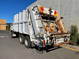 International Acco 2350E Waste disposal Truck - picture0' - Click to enlarge