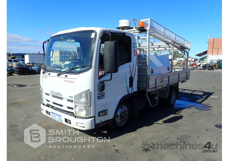 Buy Used 2014 ISUZU NLR200 4X2 TRAY TABLE TOP Tray Truck in , Listed