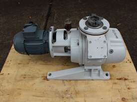 Vacuum Pump Roots Type Blower. - picture0' - Click to enlarge