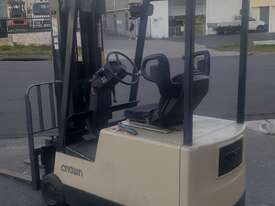 Crown Container entry Electric forklift 4830mm lift height only $7500+Gst - picture0' - Click to enlarge