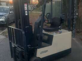 Crown Container entry Electric forklift 4830mm lift height only $7500+Gst - picture0' - Click to enlarge