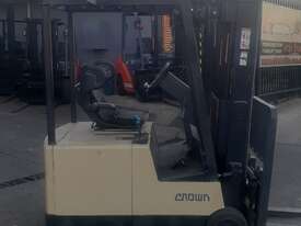 Crown Container entry Electric forklift 4830mm lift height only $7500+Gst - picture1' - Click to enlarge