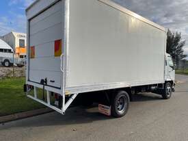 Truck Fridge Freezer Mitsubishi Fighter 6 tonne 240HP SN1133 1HCR165 - picture1' - Click to enlarge