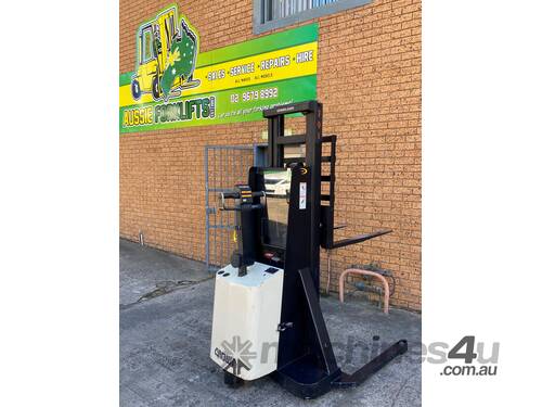 Crown Stacker Sought After Lift Height