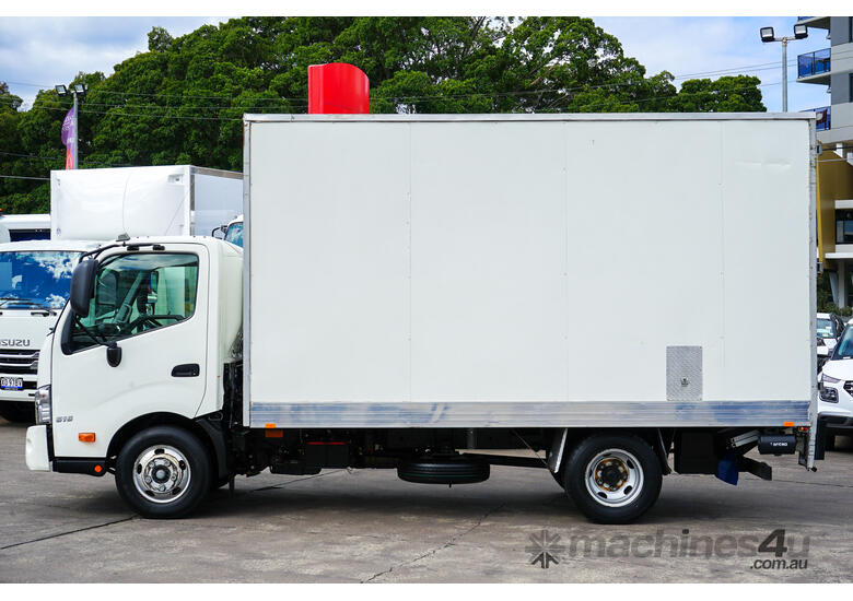 caption 2014 Hino 300 616 MWB - Pantech