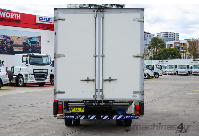 caption 2014 Hino 300 616 MWB - Pantech