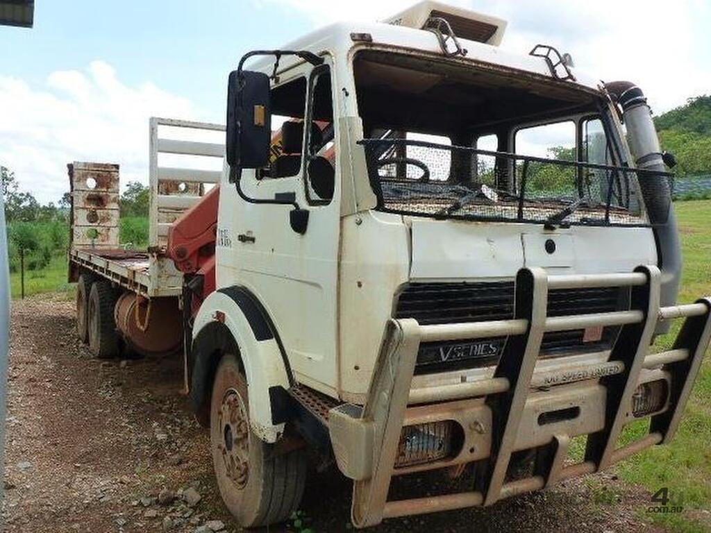 Buy Used mercedes benz Mercedes Benz 2225 V Series Tray Truck in ...