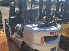 Nissan 3 Tonne LPG Forklift with Container Mast - picture1' - Click to enlarge