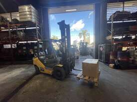 2.5 Tonne Komatsu Forklift with Fork Positioner For Sale - picture0' - Click to enlarge