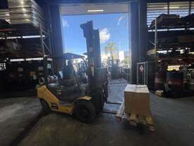 2.5 Tonne Komatsu Forklift with Fork Positioner For Sale - picture0' - Click to enlarge