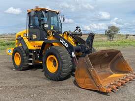 JCB 427 ZX T4 - picture0' - Click to enlarge