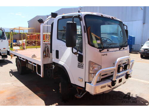 2011 ISUZU NPS 300 TRAY TOP